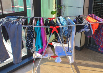 Læger advarer: Tør aldrig dit vasketøj på et tørrestativ i huset