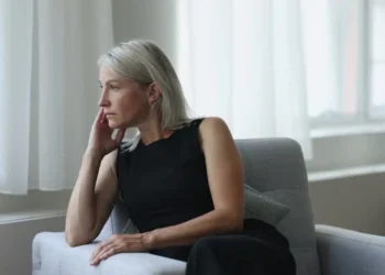 Hanneke (47) har en kæreste på 23 år: “Hvad laver han med en kvinde på 47?”