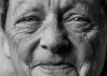 Bedstemor (83): »Mine børnebørn synes, jeg er gammel og kedelig, de kommer aldrig på besøg«